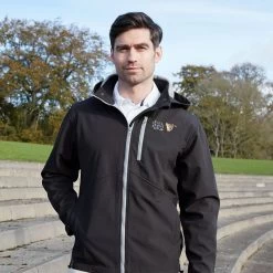 Guinness Men's Notre Dame Softshell Jacket Black 6 Guinness Men's Notre Dame Softshell Jacket Black -Outdoor Clothing Store gnd5005 model 2 web